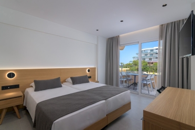 2 Bedroom Superior Suite Apartment Sea View_Master Bedroom_1_Web_Res_img