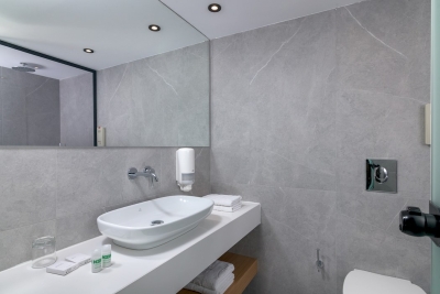 Superior Suite Sea View-En-Suite Bathroom with Walk-in Shower_ 2_Web_Res_img